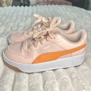GIRLS SIZE 3 PUMAS